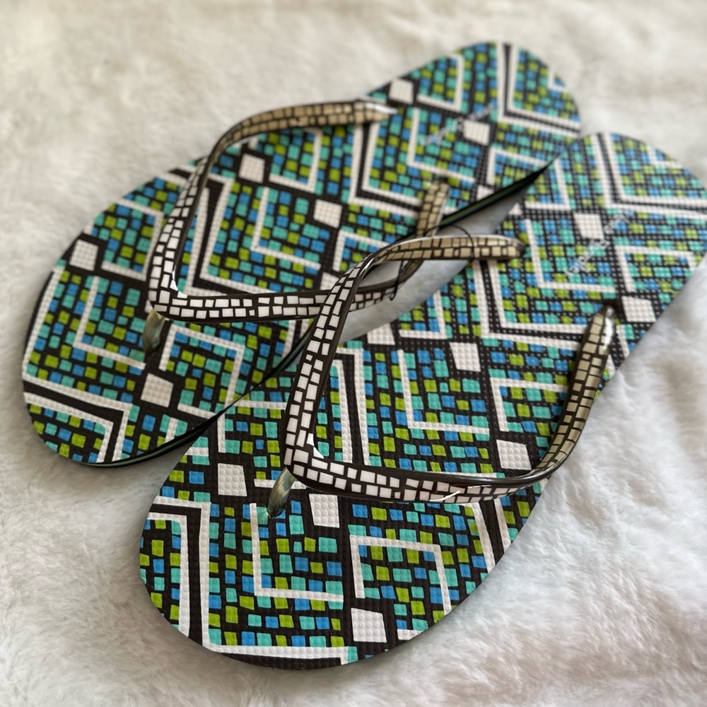 Vera Bradley Flip Flops size large 9/10 NWT